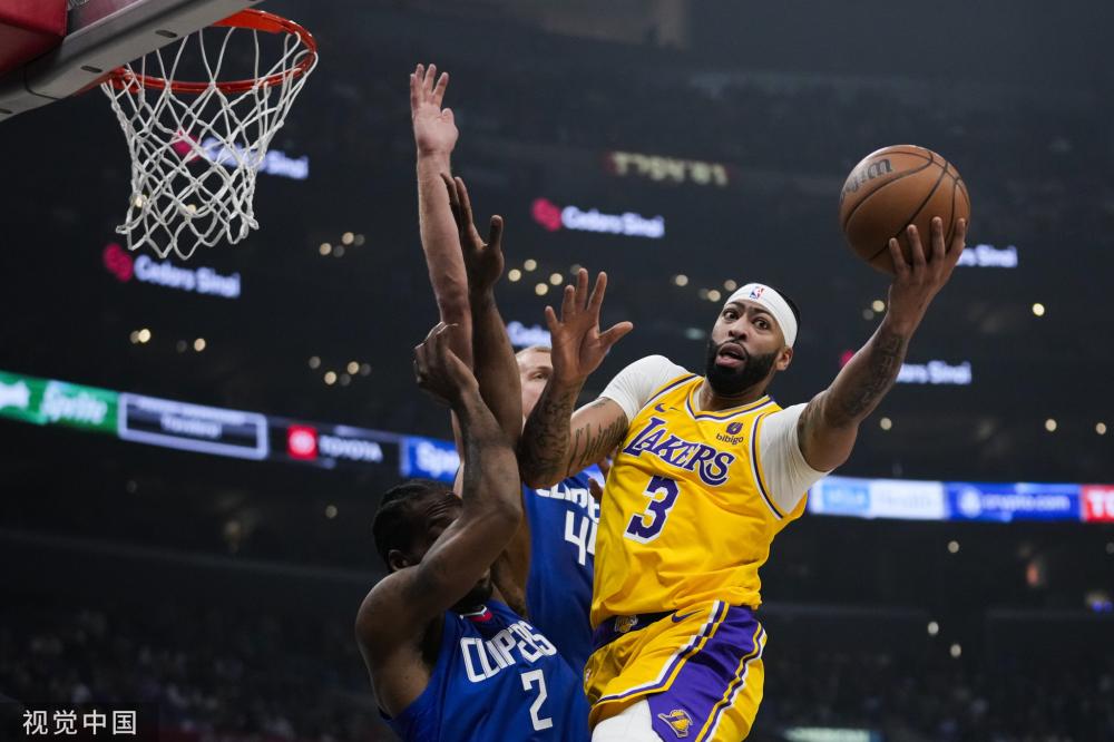 他正在以自 他正在以自